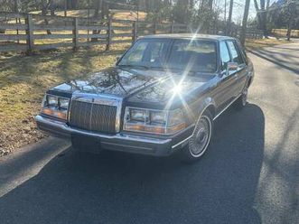 only 28k miles! 1985 lincoln continental valentino edition