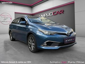 toyota auris touring sports hybride 136h design/entretien a jour/garantie 12 mois