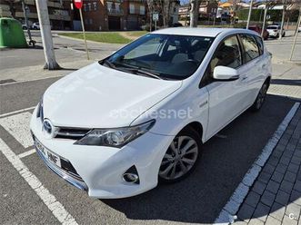 toyota auris hybrid advance
