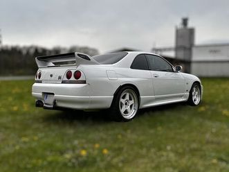 nissan skyline r33 gtr