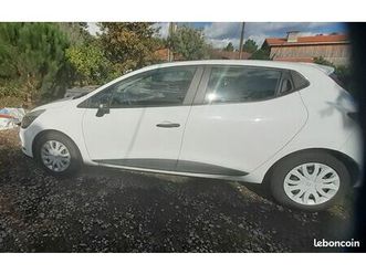 voiture clio commercial