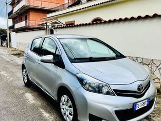 toyota yaris 1.0 5 porte lounge