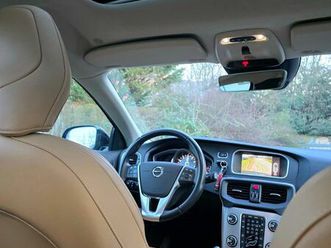 volvo v40 t3 152cv cross country toit panoramique attelage