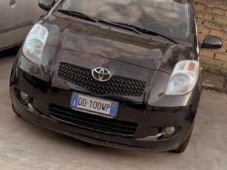 toyota yaris 1.0 benzina - 5 porte