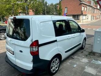 ② ford tourneo courier 1.6 dizel euro 6 — camionnettes & utilitaires — 2ememain