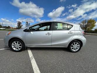 2013 toyota prius c low miles!!!!clean