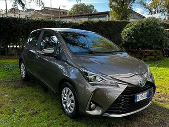 toyota yaris 1.5 hybrid 5 porte active