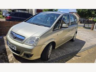 1.6i 16v club easytronic 5dr
