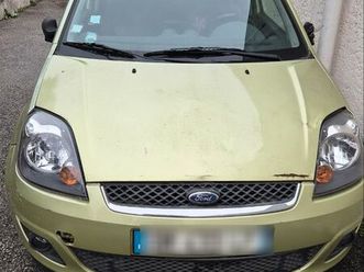 voiture ford fiesta jaune