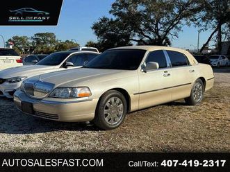 used 2005 lincoln town car signature