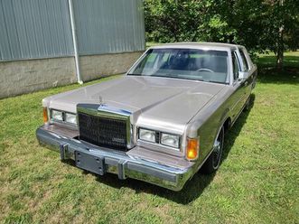 two-ower 1989 lincoln cartier town car