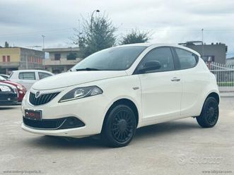 lancia ypsilon 1.0 firefly 5p.s&s hyb. eco gold ok