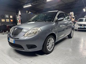 lancia ypsilon 1.2 argento neopatentati