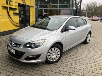 opel astra j sedan 1.4 t enjoy magyar. szervizkönyv. ülés és kormányfűtés. téli-nyári gumik