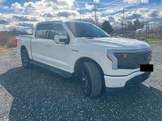 2023 ford lightning lariat supercrew - low mileage!