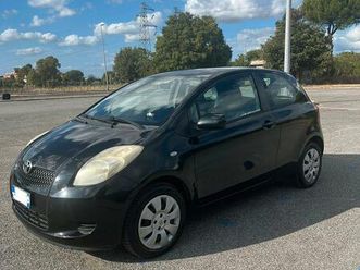 toyota yaris 1.0 modello sol