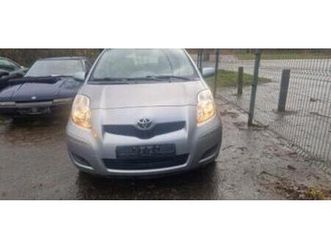 ② toyota yaris essence 1.3 //2009 — toyota — 2ememain