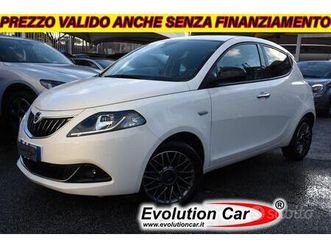lancia ypsilon 1.0 firefly 5 p. s&s hybrid gold