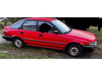 toyota corolla liftback rot e90 modell