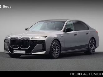 bmw-m760-7serie-m760e-xdrive-msport-theatre-screen-fond-entertainment-experience-executive-lounge-pakket-connoisseur-pack-bowers-wilkins-high-end-sound-system-d