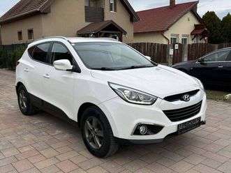 hyundai ix35 2.0 crdi lp premium 4wd végig vezt...