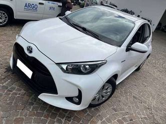 yaris 1.5h business 5p 115cv *promo sd 2026*