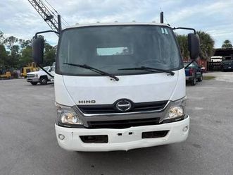 2017 hino 195 16’ flatbed diesel truck