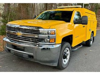 **2018 chevy k3500 4x4 srw 8’ enclosed utility w/ power tailgate**