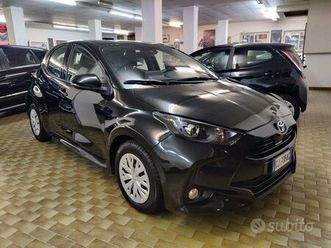 toyota yaris 1.5 hybrid 5 porte business