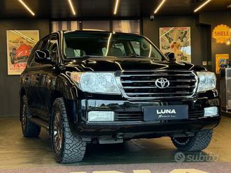 toyota land cruiser v8 4.5 d4-d 7 posti