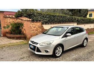 ford focus berlina