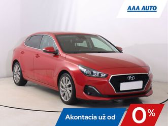 hyundai i30 fastback 1.4 t-gdi, sr,2.maj, serv.kniha, klíma