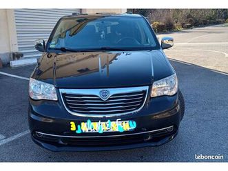 très beau lancia voyager