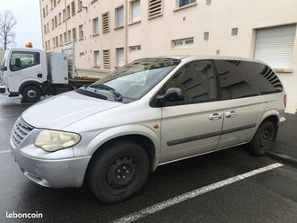 chrysler voyager 7 places