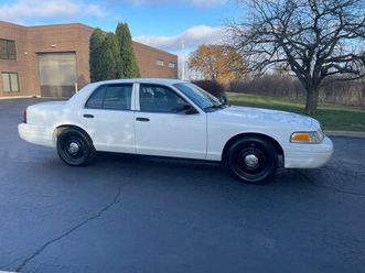 2001 ford crown vic (excellent condition/low miles/1 owner)