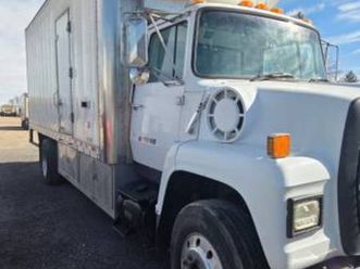 1989 ford f800 heavy dutytruck, $12,500 cash as is