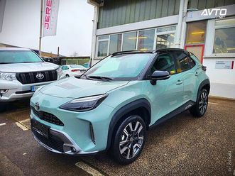 toyota yaris cross 1.5 hev awd style park assist