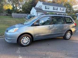 2004 toyota sienna ce clean!! 109k mi