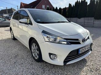 toyota verso 1.6 d-4d executive skyview szervízkönyv/napfénytetö/tempomat/bluetooth/kamera/vonóhorog/szép állapot!!