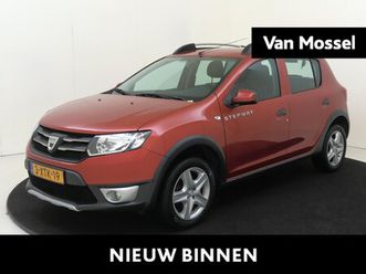 dacia sandero stepway - 0.9 tce 90 pk lauréate airco | navigatie | bluetooth | trekhaak | parkeersensoren achter
