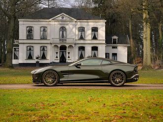 aston martin vanquish - | minotaur green | bronze dreamlines | carbon interior | stoelventilatie
