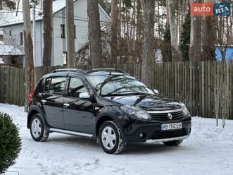 RENAULT SANDERO renault-sandero-2012