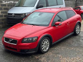 volvo c30 t5,220ps,manuál,servis.kn