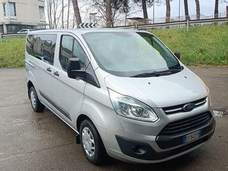 ford transit custom 9 posti