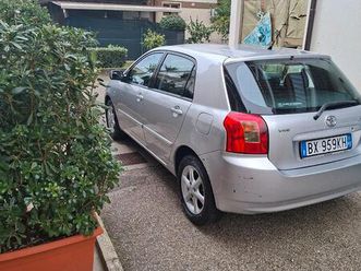 toyota corolla con soli 80.000 km .