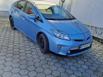 toyota prius phev plug-in avtomatik