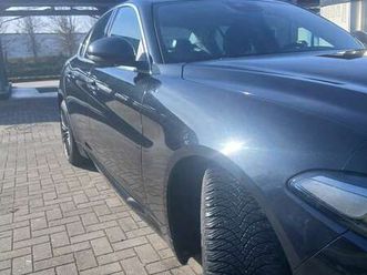 giulia 2.2 t business sport launch edition 180cv auto