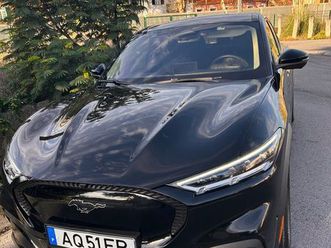 ford mustang mach-e alargada