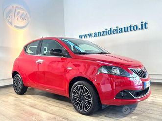 lancia ypsilon 1.0 hybrid 5 porte gold