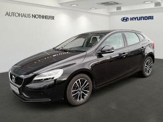 volvo v40 momentum